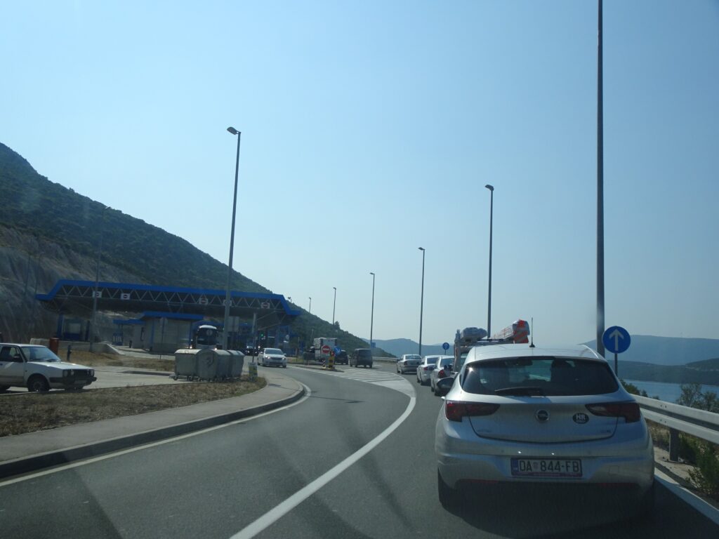 世界遺産「ドブロブニク旧市街」：牡蠣と塩の名産地「ストン」＆「マリ・ストン」