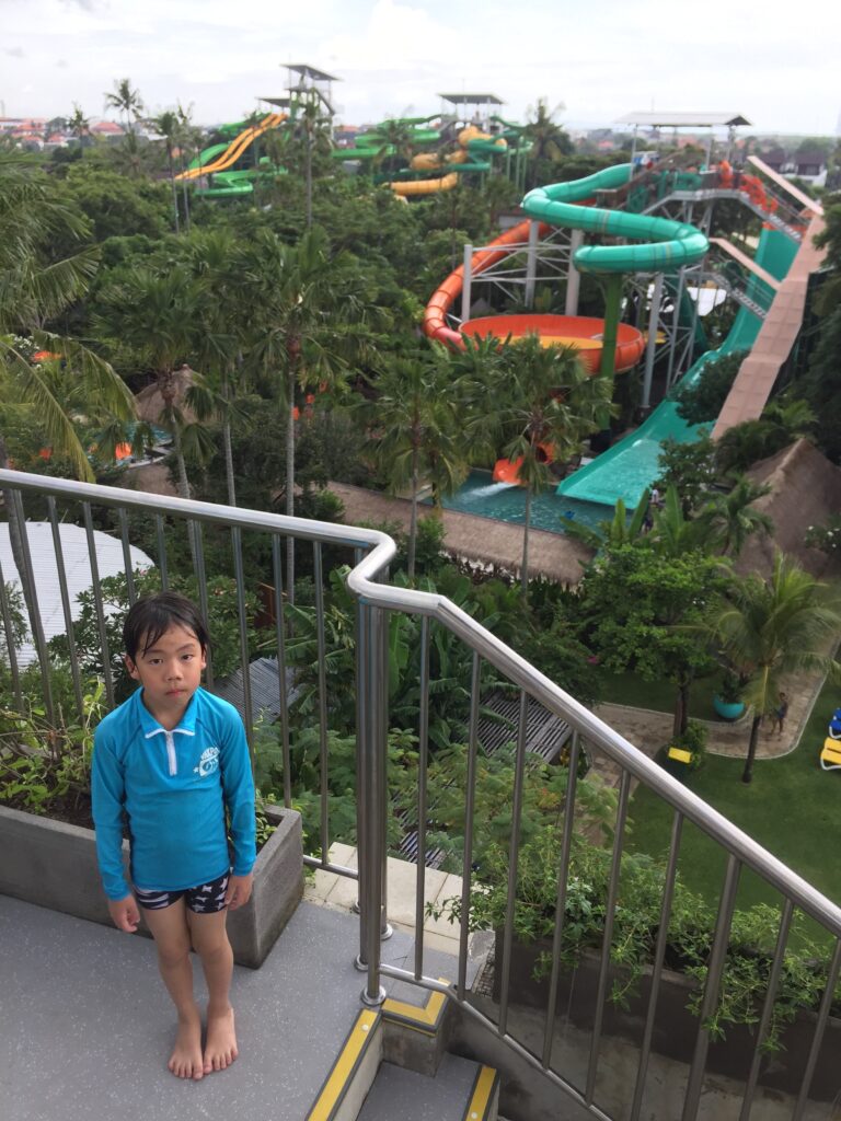 子供と挑戦したWaterbom Baliのウォータースライダー