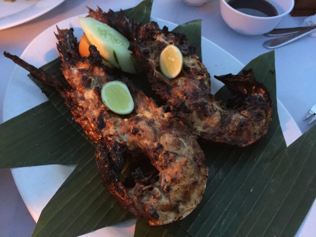 ジンバランビーチ名物のシーフードBBQ「イカン・バカール」