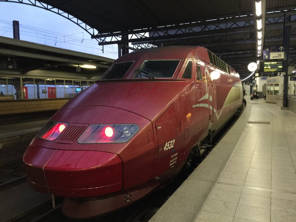 ブリュッセルからパリへ向かう一泊二日旅行