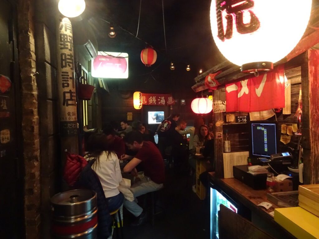 閉店間際の「こだわりラーメン」店頭