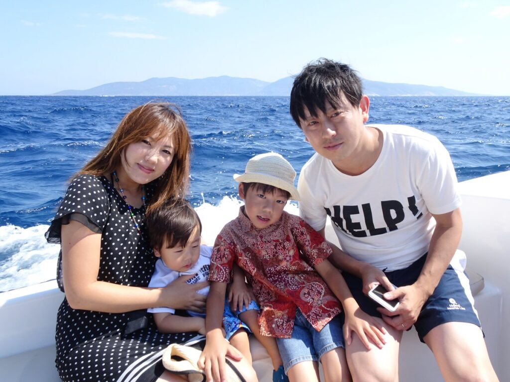 ビシェヴォ島で青の洞窟へ向かうボート