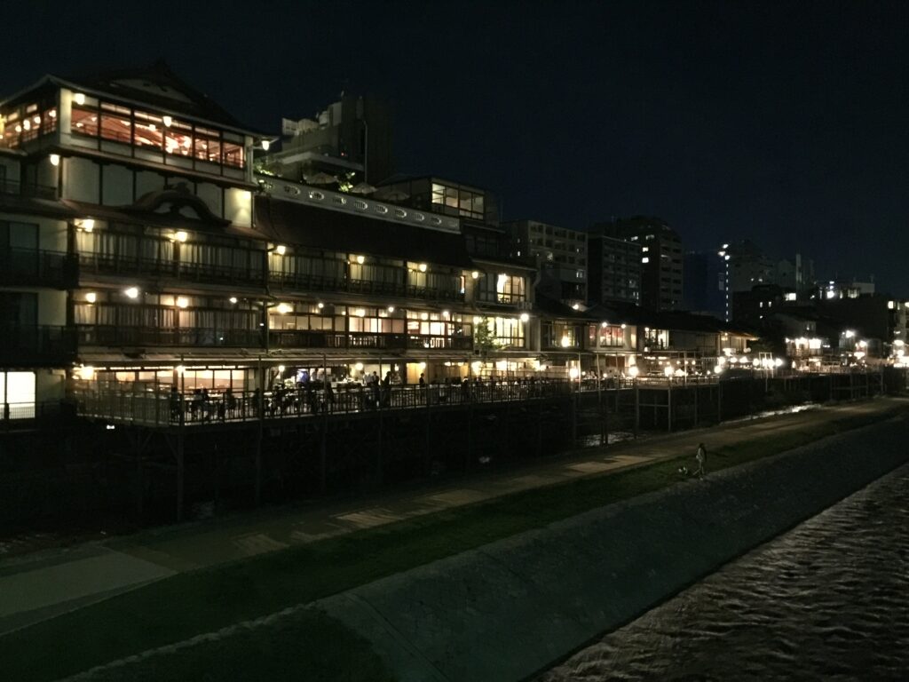FUNATSURUで楽しむ鴨川の川床ディナー