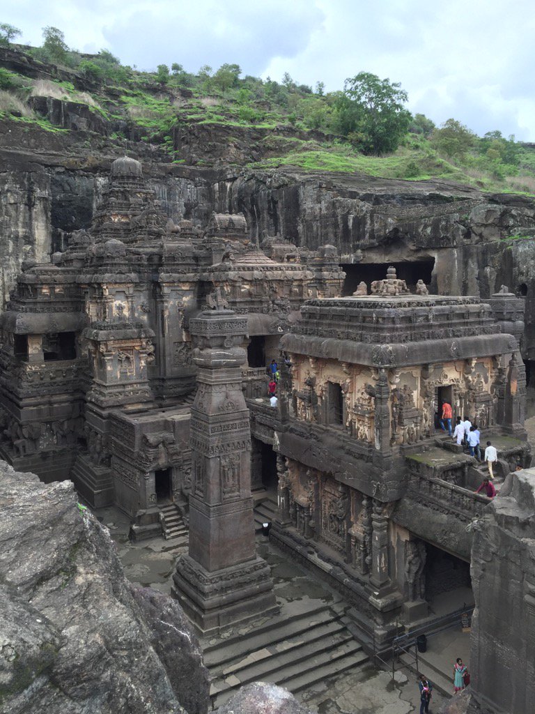 世界遺産・エローラ石窟群：カイラーサナータ寺院