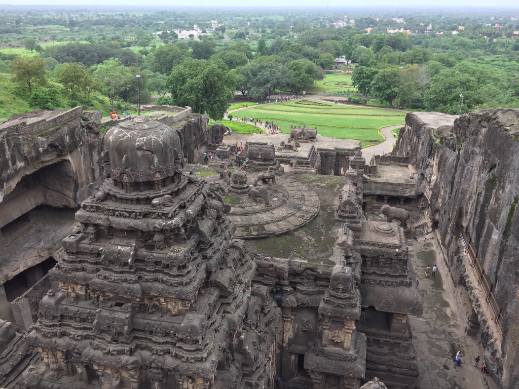 世界遺産・エローラ石窟群：カイラーサナータ寺院