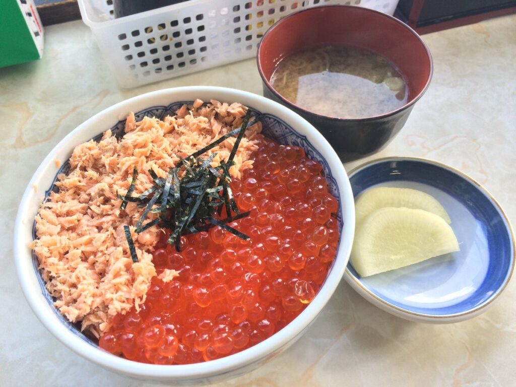 ウトロで食べた鮭いくら親子丼