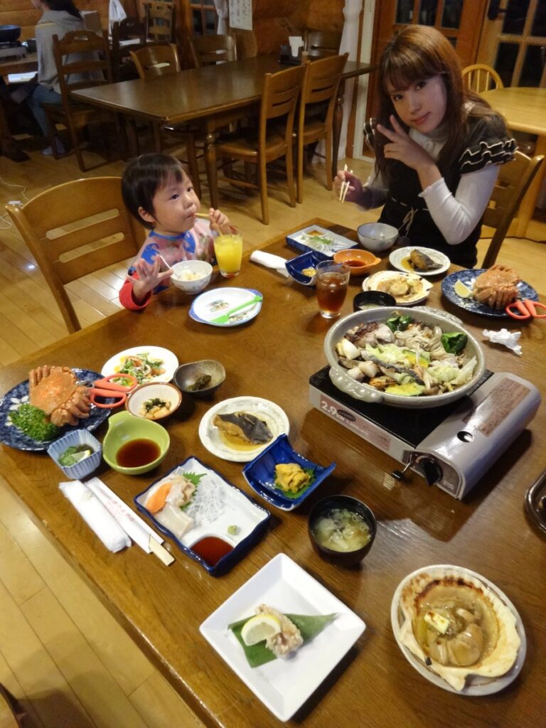 羅臼での毛蟹・ウニ・帆立の夕食