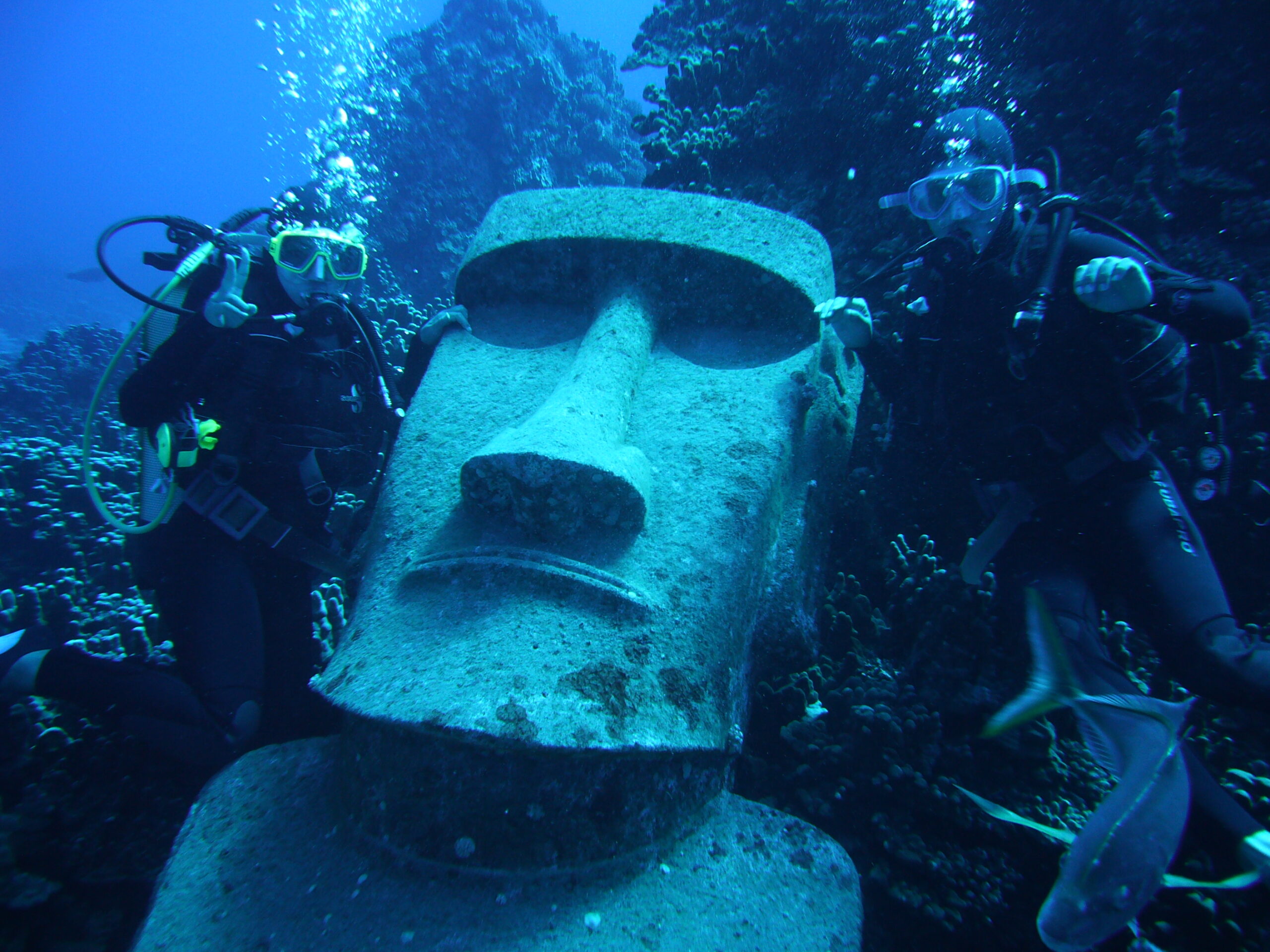 イースター島・水中モアイ