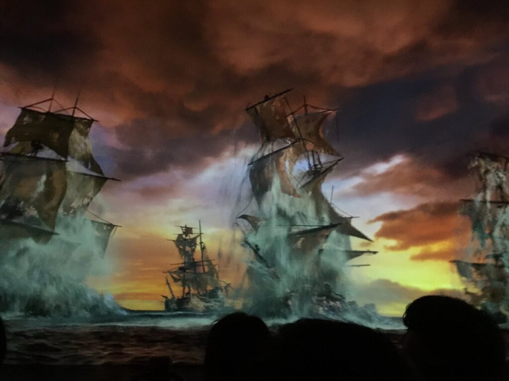 上海ディズニーランド「カリブの海賊」の海上戦シーン