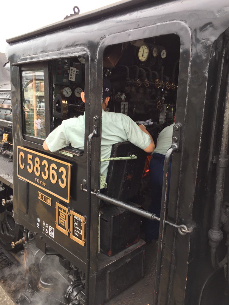 石炭を燃やして走る秩父鉄道「SLパレオエクスプレス」の蒸気機関車