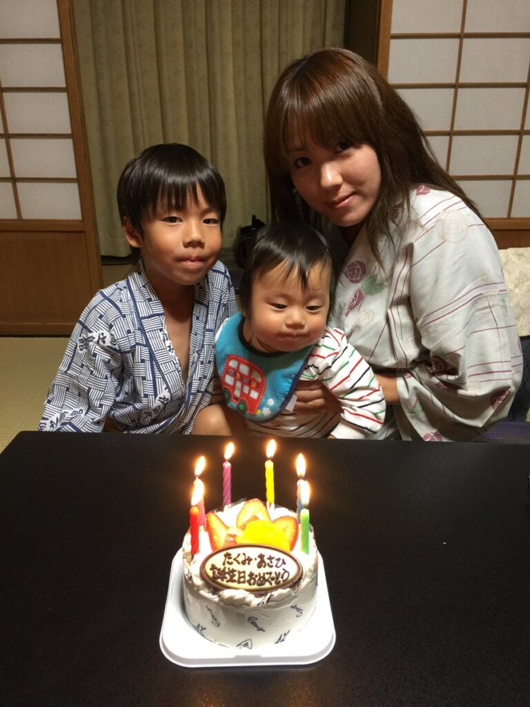湯之島館で用意してもらった子供の誕生日ケーキ