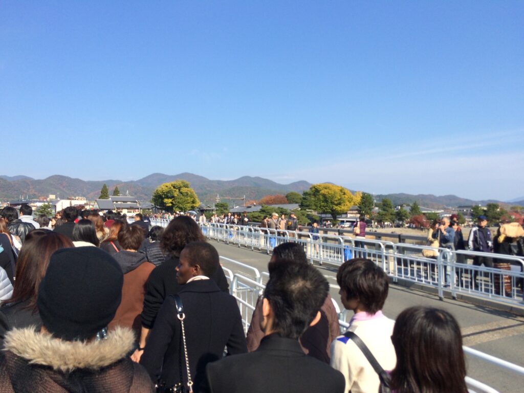 京都 | 嵐山・渡月橋の混雑風景