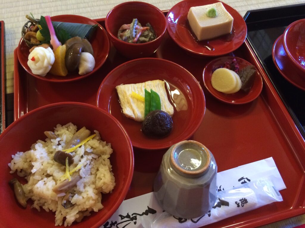 天龍寺の庭園内にある精進料理屋「篩月 (しげつ)」