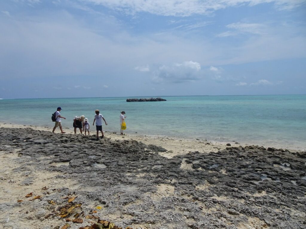 竹富島のコンドイ浜とカイジ浜での星砂探し