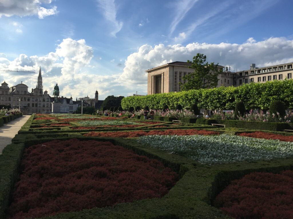 ブリュッセル半日観光・モン・デ・ザールを見下ろせるテラス「Château Moderne」にてベルギービール