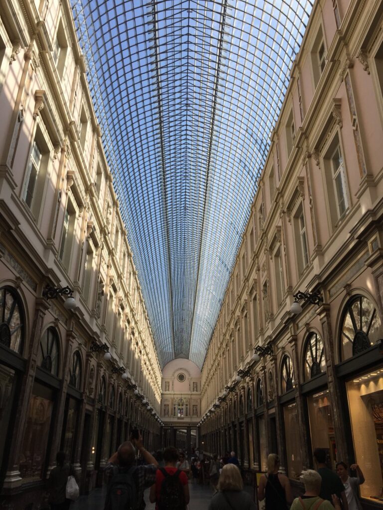 ブリュッセル・ヨーロッパ最古のアーケード「(ギャルリー・サンチュベール(Royal Saint-Hubert Galleries)」