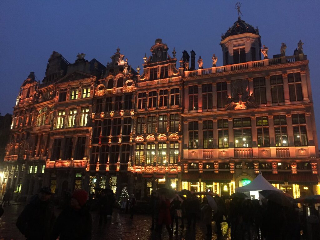 ブリュッセル・ライトアップされた世界文化遺産「ブリュッセルのグランプラス(Grand-Place)」