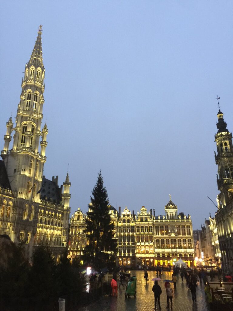 ブリュッセル・ライトアップされた世界文化遺産「ブリュッセルのグランプラス(Grand-Place)」