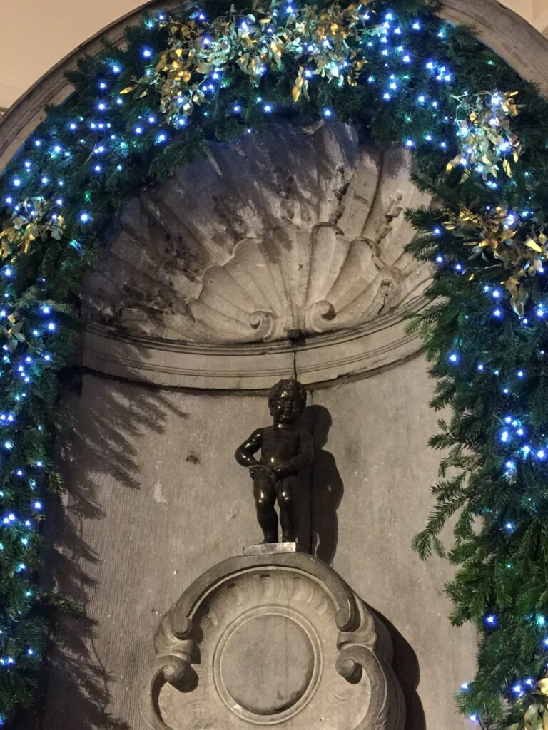 ブリュッセル・「世界三大がっかり名所」として名高い「小便小僧(Manneken Pis)」