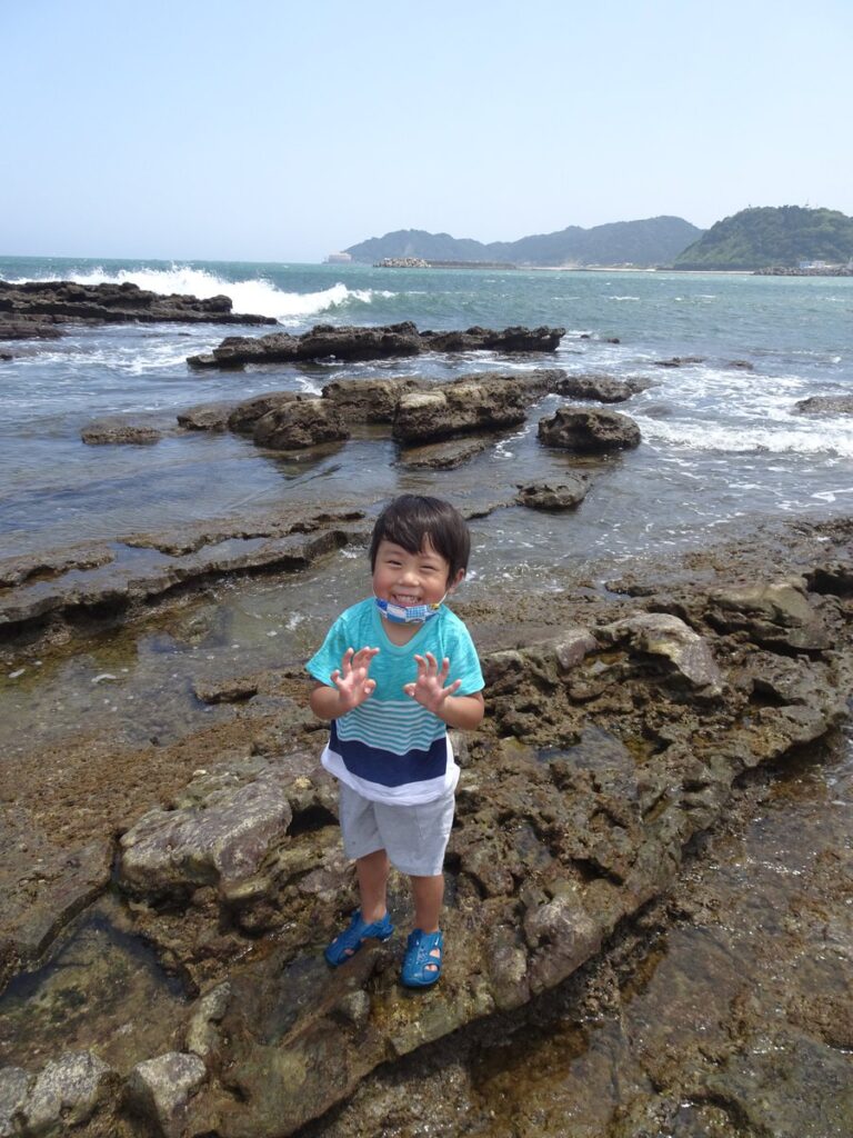鬼の洗濯板の岩場で水遊び