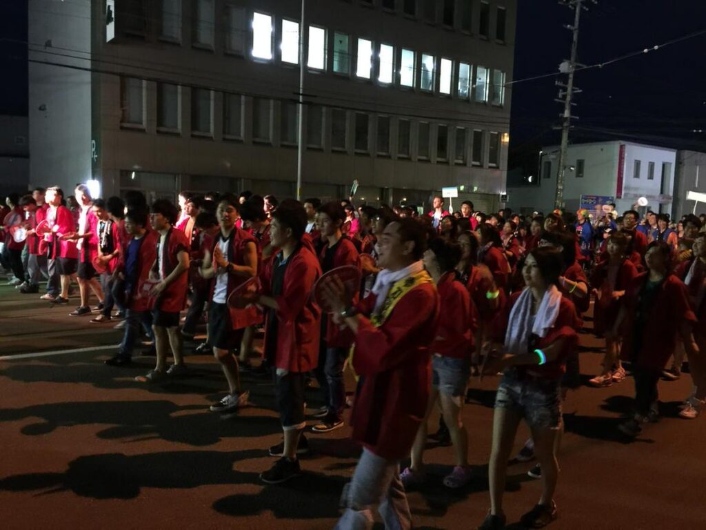 とはいえ、祭りのイチオシはイカなんで、パレード参加のほとんどの団体