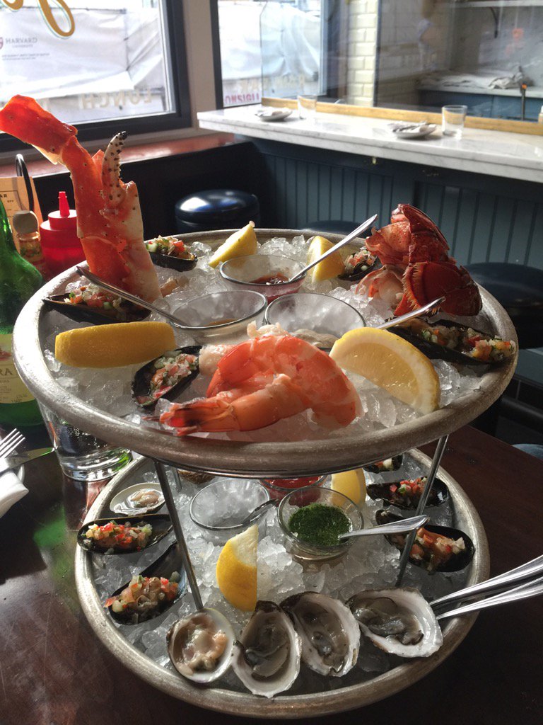 ボストンで生牡蠣三昧：The Hourly Oyster House