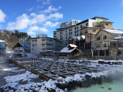 雪の草津温泉
