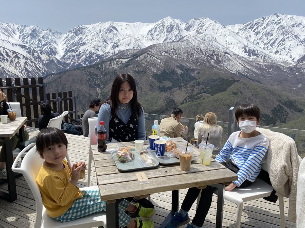 山頂テラス「HAKUBA MOUNTAIN HARBOR」でランチ