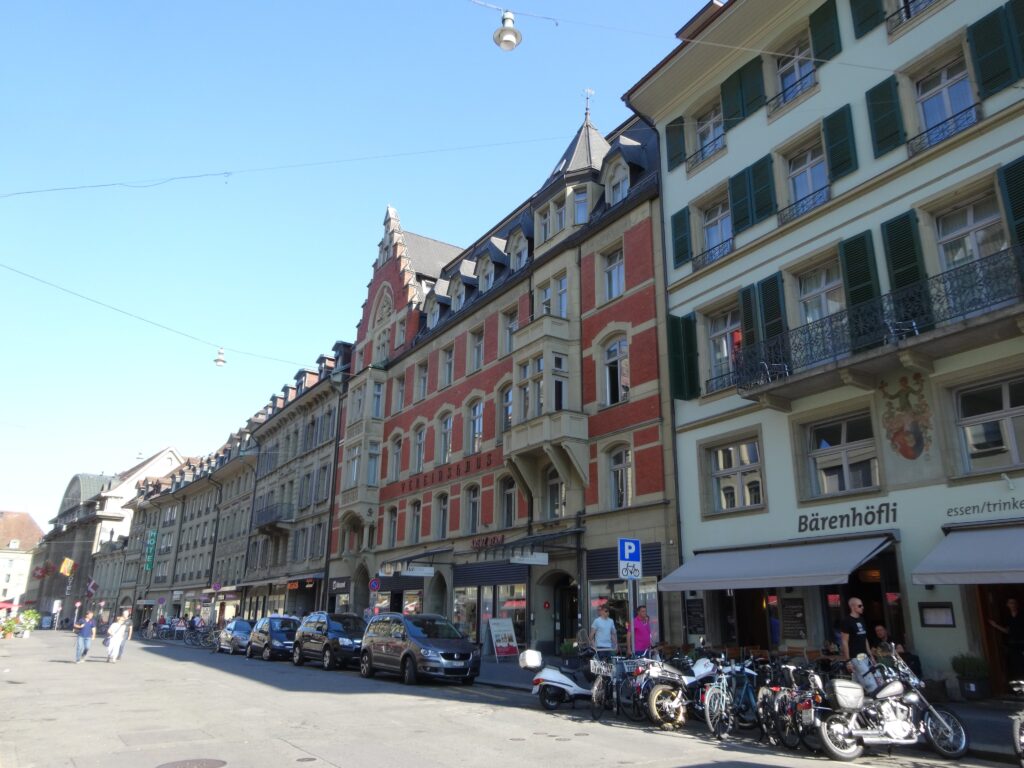 ベルン旧市街のKreuz Bern Modern City Hotel外観