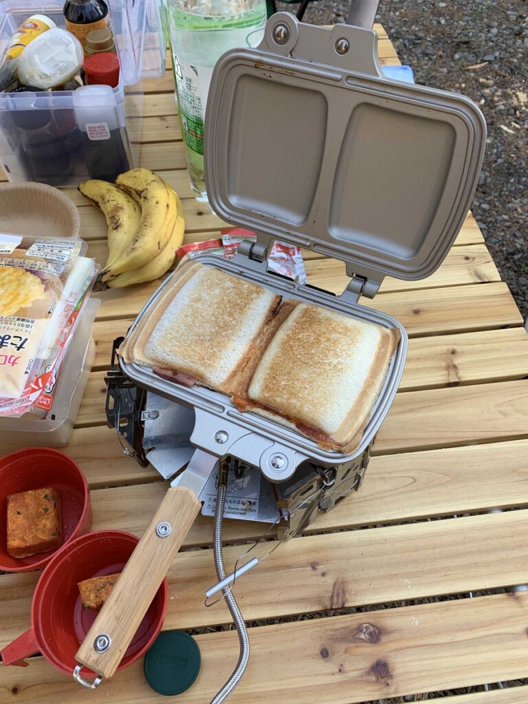 スノーピークのキャンプギアで作るホットサンド