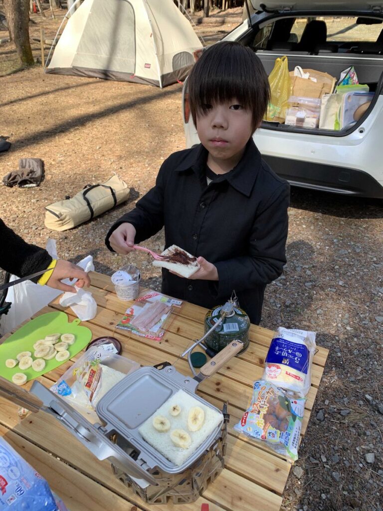 森と湖の楽園でのテント撤収
