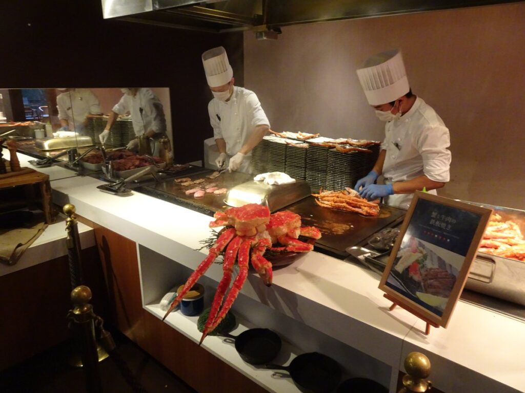 hal名物の蟹と牛肉の鉄板焼き