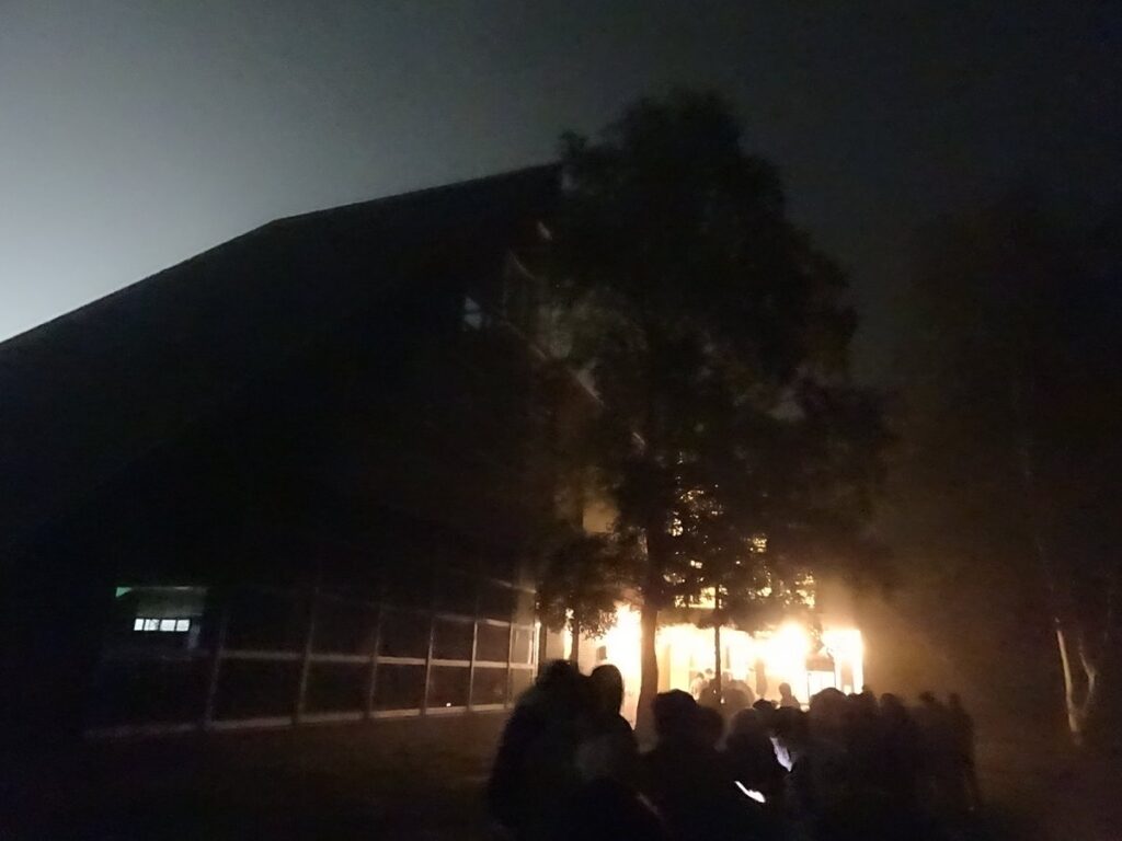 星野リゾート トマム 雲海ゴンドラ山麓駅を覆う早朝の濃霧