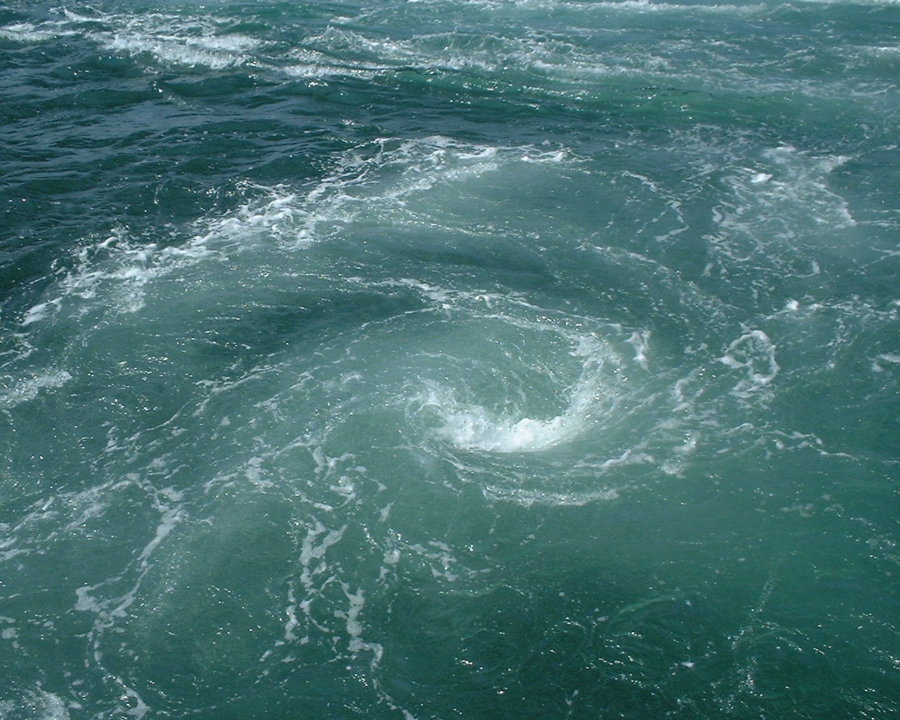 鳴門海峡の渦潮