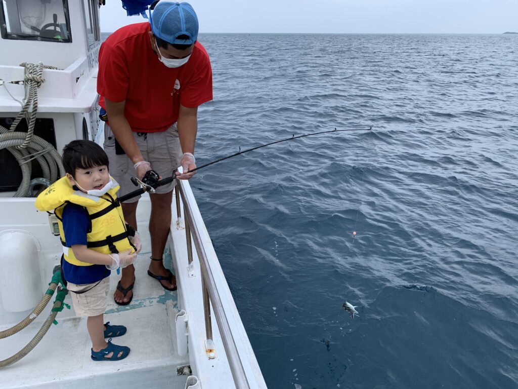 嘉手納漁港「海うさぎ丸」で子連れ船釣り体験:実際に船釣り体験!3歳でも楽しめた?