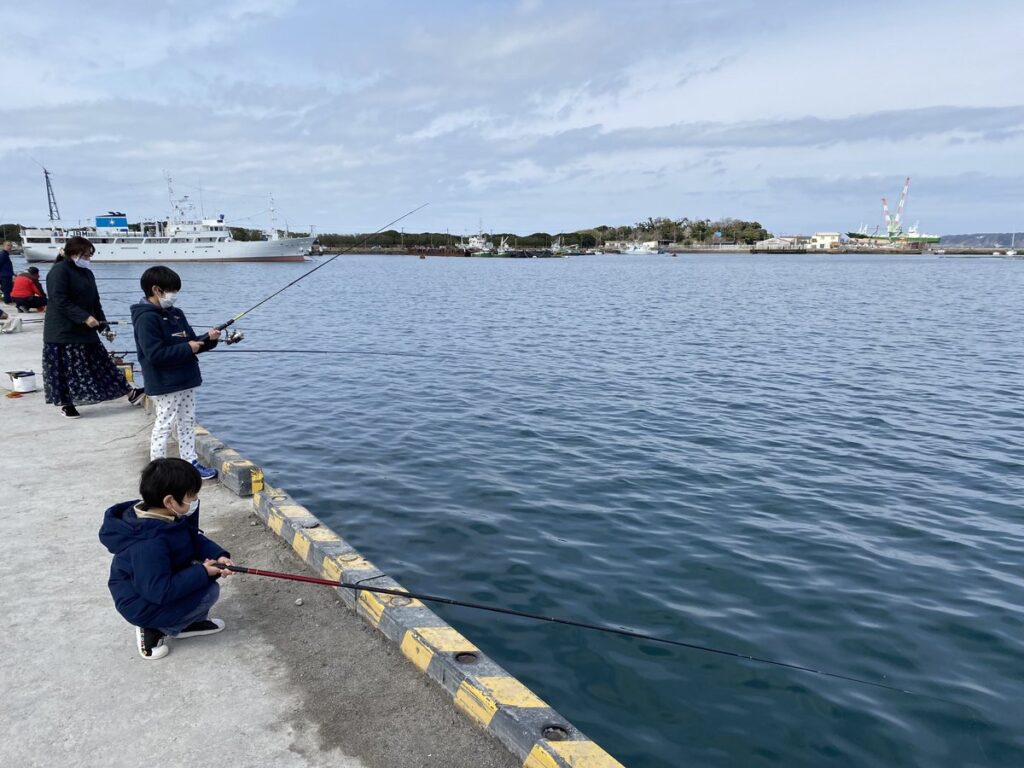 館山港での家族海釣り体験