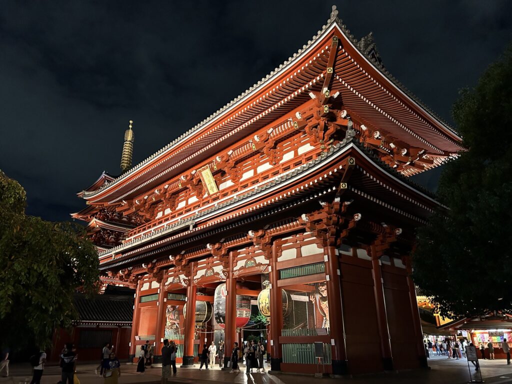夜の浅草寺