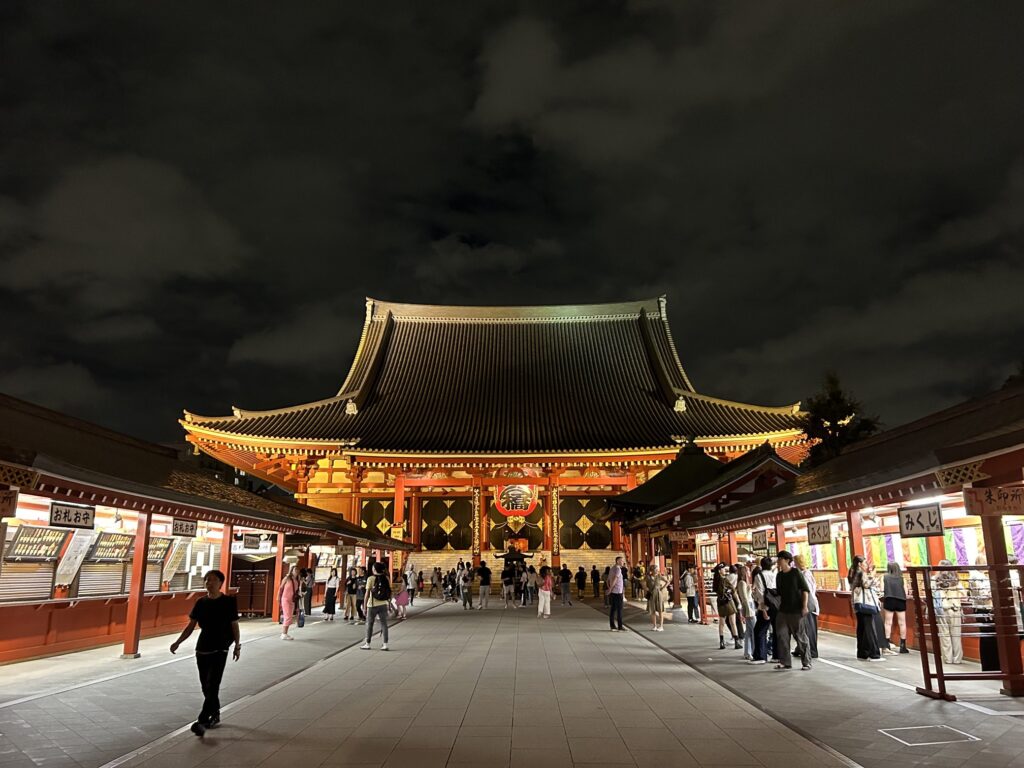 夜の浅草寺