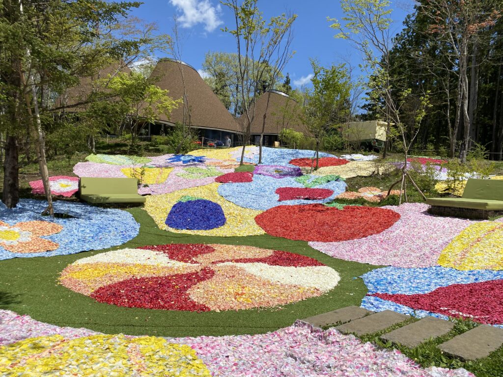 リゾナーレ那須のシンボル「POKO POKO」と「畑の花咲くリゾナーレ」