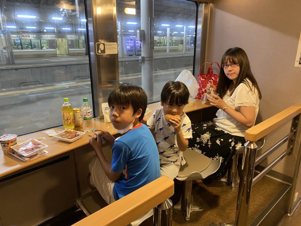 サンライズ瀬戸のミニラウンジ