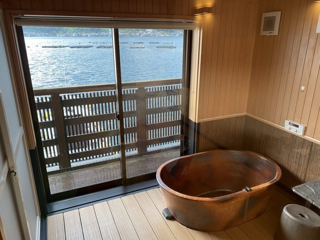 舟屋の宿 蔵の海を望む広い浴室