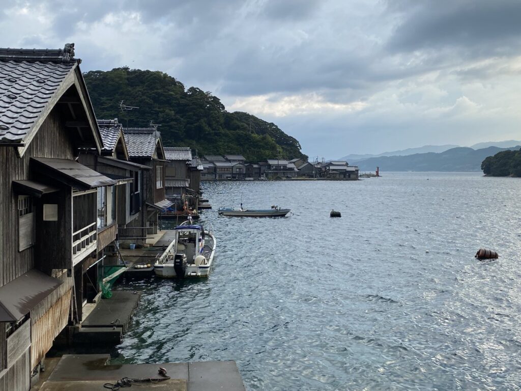 舟屋の宿 蔵の二階ベランダから望む伊根湾