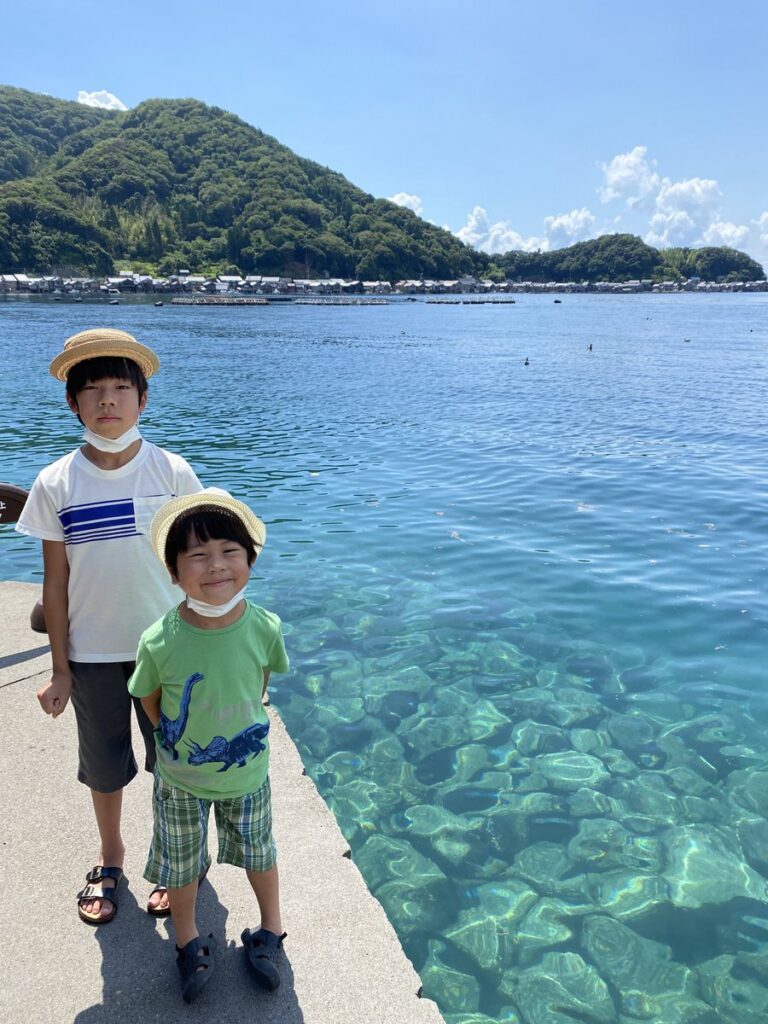 伊根町を離れる前に眺めた舟屋の景色