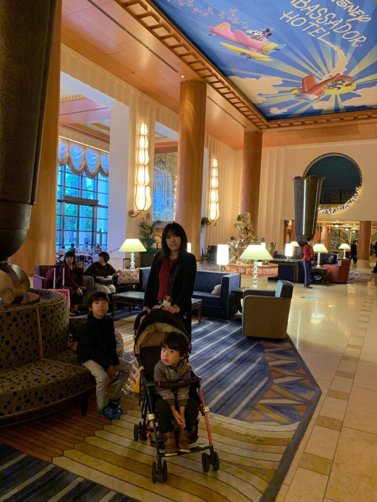子供たちの誕生祝いで「東京ディズニーランド」：アンバサダーホテル