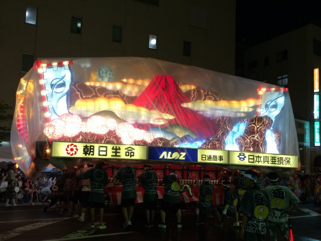 ビニールで覆われても迫力ある「ねぶた」