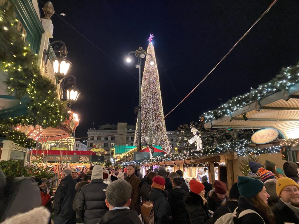 最後の夜、再び市庁舎前のクリスマスマーケットへ