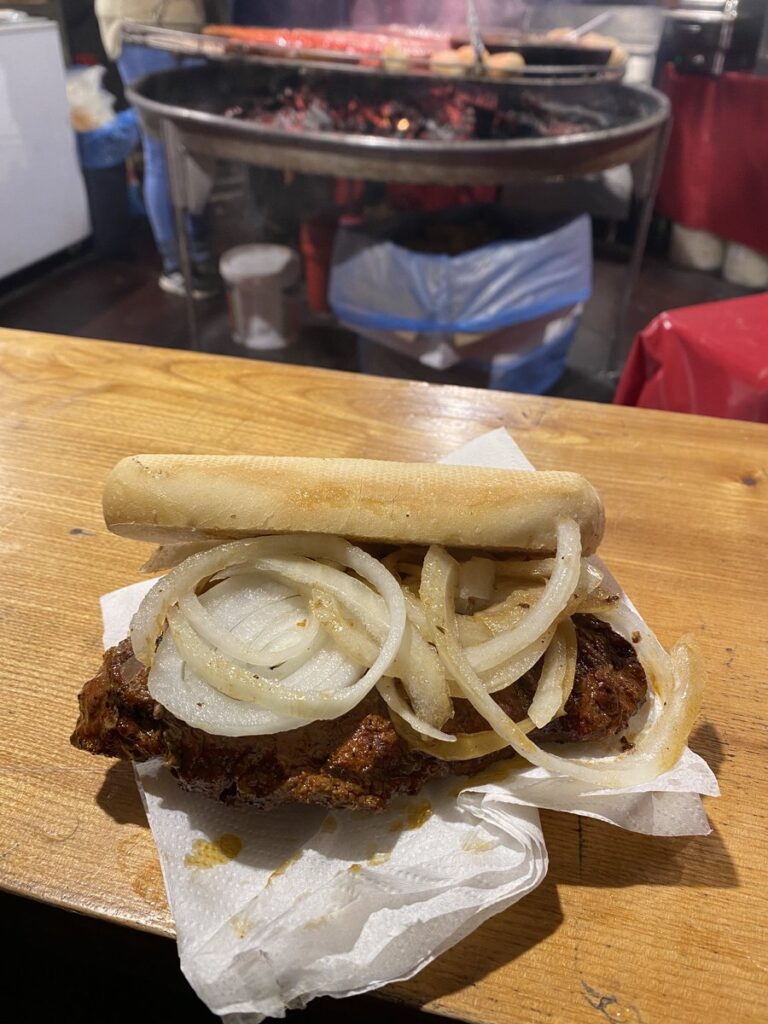 レパバーンのクリスマスマーケットのステーキ