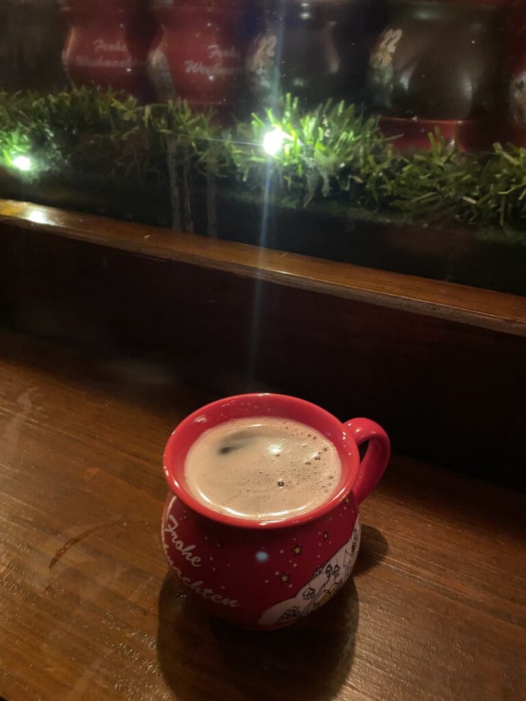 レパバーンのクリスマスマーケットのグリューワイン