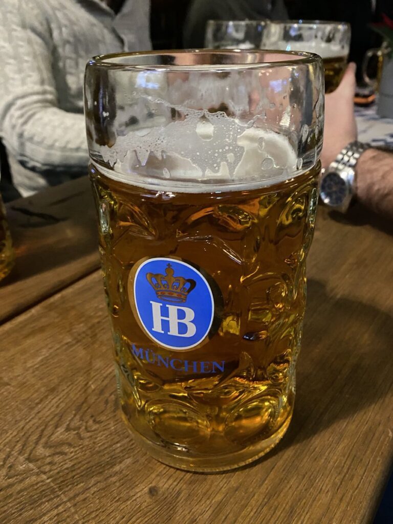 ハンブルクのホフブロイハウスの1リットルビール
