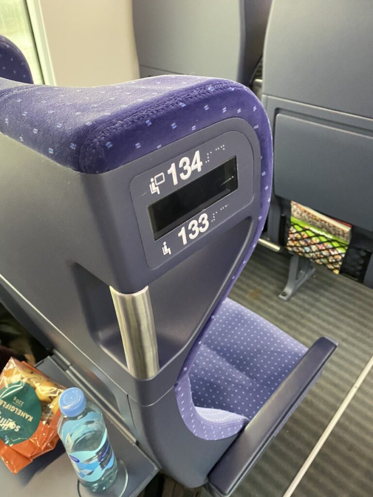 ドイツ高速鉄道ICE二等車の座席表示